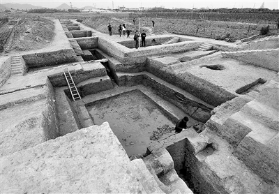 作为世界文化遗产的良渚古城遗址不仅是中华5000多年文明史的实证，也是中华民族文化自信最重要的考古学物证。图为良渚古城遗址考古现场之一。（资料图片）
