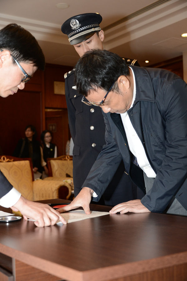 李华波被遣返回国