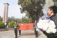 清明时节祭忠魂 ——各地群众凭吊烈士陵园传承先辈精神