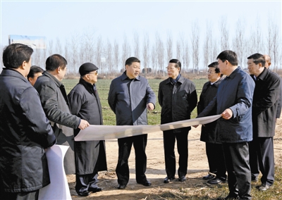 2017年2月23日,中共中央总书记、国家主席、中央军委主席习近平在河北省安新县考察雄安新区规划建设工作。新华社记者 兰红光 摄