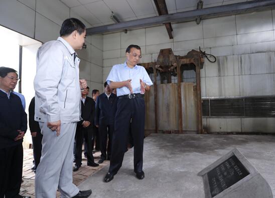 李克强：有落后的产能，没有落后的人力