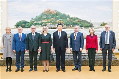 1月10日,国家主席习近平在北京人民大会堂集体会见北欧和波罗的海国家议会领导人。芬兰议长洛赫拉、挪威议长托马森、冰岛议长西格富松、爱沙尼亚议长内斯托尔、拉脱维亚议长穆尔涅采、立陶宛议长普兰茨凯蒂斯、瑞典第一副议长芬内等参加会见。 新华社记者 王 晔摄