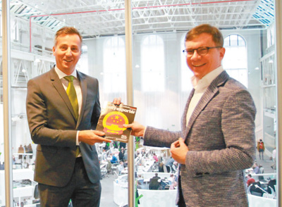 扑面而来的暖意(出访归来)