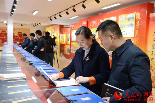 图为岗上村《功德录》展览。陈汝健 摄