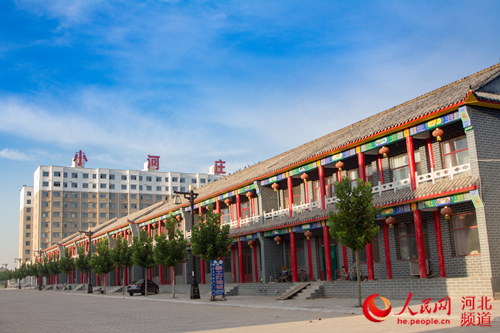图为小河庄村仿古一条街。小河庄供图