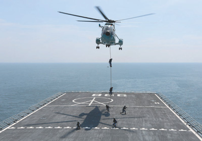 海军陆战队：三栖劲旅踏浪来（新时代强军战歌）