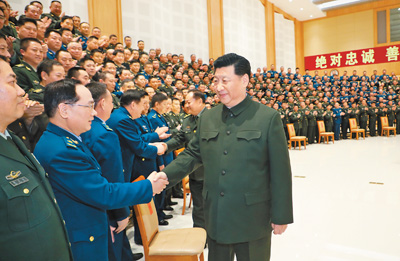 2月12日,中共中央总书记、国家主席、中央军委主席习近平在成都亲切接见驻蓉部队师以上领导干部和建制团单位主官。 新华社记者 李 刚摄