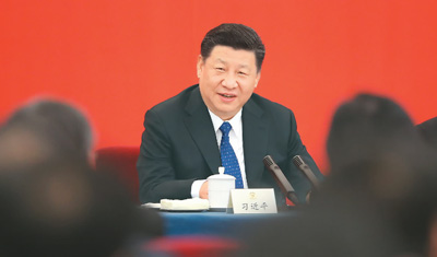 3月4日下午,中共中央总书记、国家主席、中央军委主席习近平看望参加全国政协十三届一次会议的民盟、致公党、无党派人士、侨联界委员,并参加联组会,听取意见和建议。 盛佳鹏摄(新华社发)