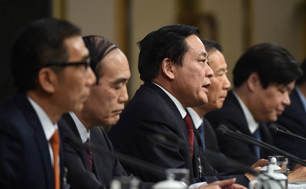 记者会现场。