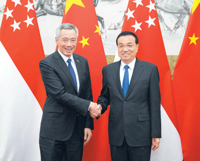 4月8日,国务院总理李克强在北京钓鱼台国宾馆同来华进行工作访问的新加坡总理李显龙举行会谈。 新华社记者 王 晔摄