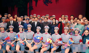 金正恩观看中国艺术团演出芭蕾舞剧《红色娘子军》