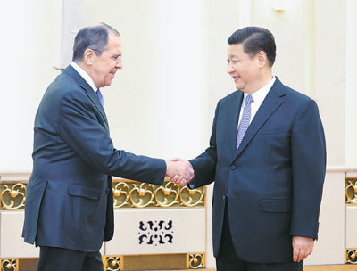 4月23日,国家主席习近平在北京人民大会堂会见俄罗斯外长拉夫罗夫。 新华社记者 姚大伟摄