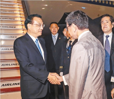 当地时间5月8日晚,应日本首相安倍晋三邀请,国务院总理李克强乘专机抵达东京羽田国际机场,将出席第七次中日韩领导人会议并对日本进行正式访问。 新华社记者 庞兴雷摄