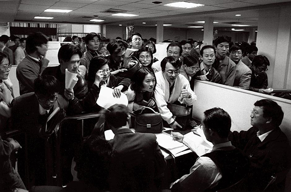 1992年,深圳人才市场白领求职