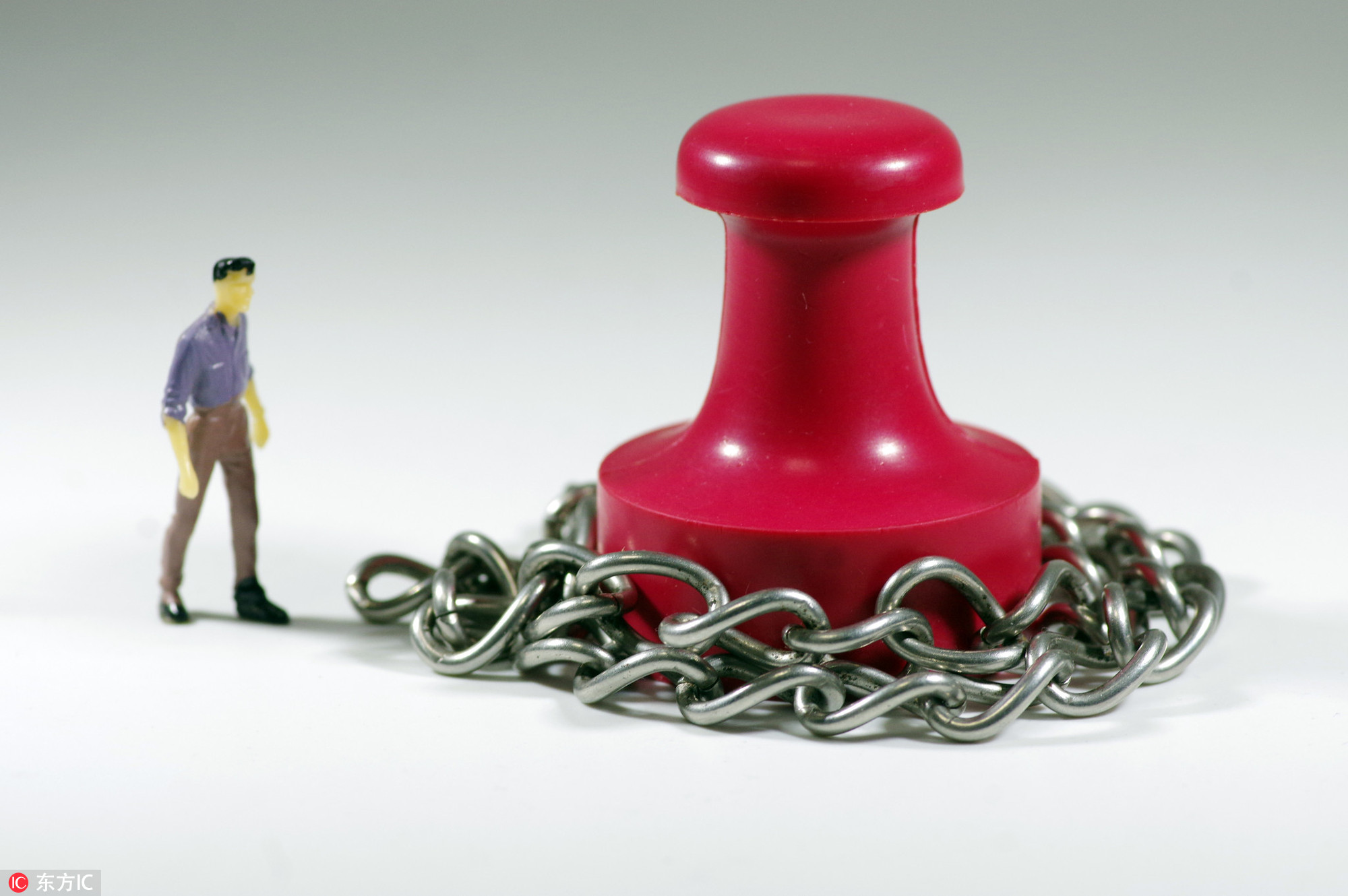 中央纪委国家监委派驻机构出台制度强化自我监督 在自我约束上严之又严