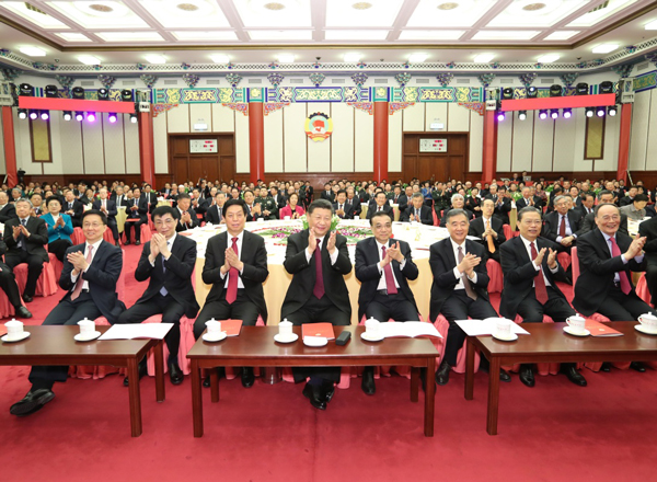 12月29日,全国政协在北京举行新年茶话会。党和国家领导人习近平、李克强、栗战书、汪洋、王沪宁、赵乐际、韩正、王岐山出席茶话会并观看演出。 新华社记者 黄敬文 摄