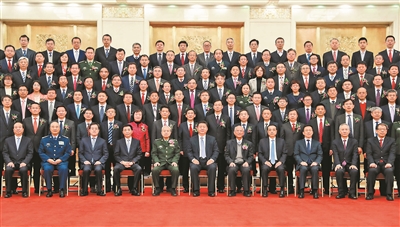 1月8日,2018年度国家科学技术奖励大会在北京人民大会堂隆重举行。会前,党和国家领导人习近平、李克强、王沪宁、韩正等会见获奖代表并同大家合影留念。 新华社记者 谢环驰 摄