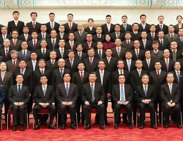 2月20日,党和国家领导人习近平、李克强、栗战书、汪洋、王沪宁、赵乐际、韩正等在北京人民大会堂会见探月工程嫦娥四号任务参研参试人员代表。(新华社记者 鞠鹏 摄)