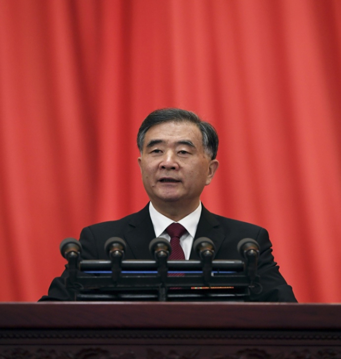 3月3日,中国人民政治协商会议第十三届全国委员会第二次会议在北京人民大会堂开幕。汪洋代表政协第十三届全国委员会常务委员会,向大会报告工作。新华社记者 饶爱民 摄