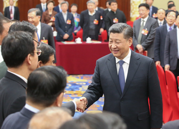 3月4日下午,中共中央总书记、国家主席、中央军委主席习近平看望参加全国政协十三届二次会议的文化艺术界、社会科学界委员,并参加联组会,听取意见和建议。中共中央政治局常委、全国政协主席汪洋参加看望和讨论。(新华社记者 姚大伟 摄)