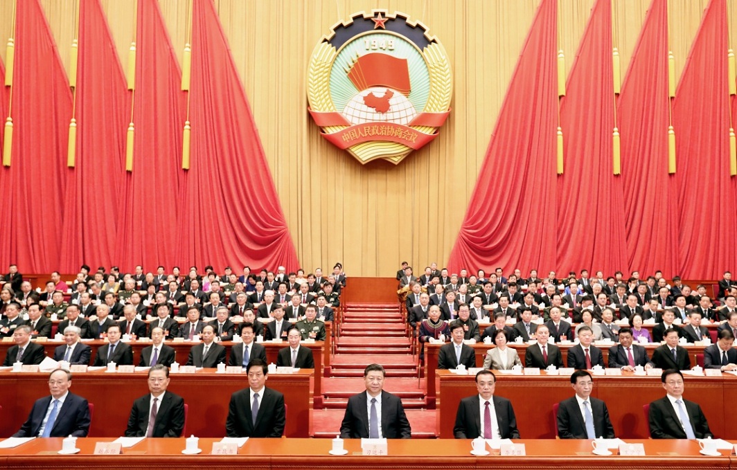 3月13日,中国人民政治协商会议第十三届全国委员会第二次会议在北京闭幕。这是习近平、李克强、栗战书、王沪宁、赵乐际、韩正、王岐山等在主席台就座。新华社记者 黄敬文 摄