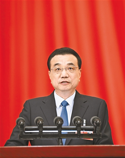 5月22日,第十三届全国人民代表大会第三次会议在北京人民大会堂开幕。国务院总理李克强代表国务院向大会作政府工作报告。 新华社记者 申宏 摄