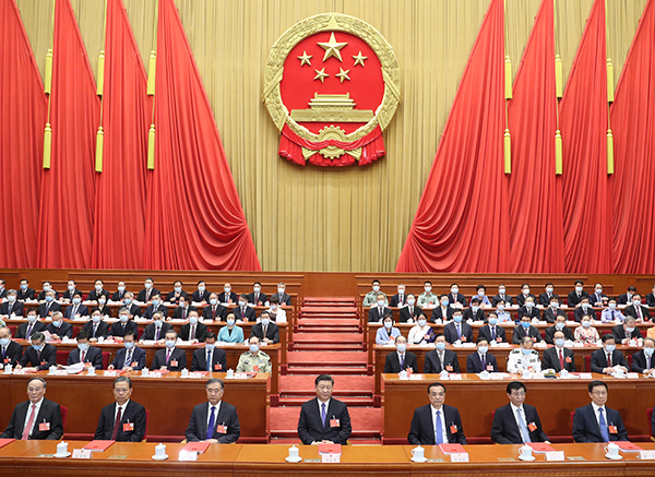 5月28日,第十三届全国人民代表大会第三次会议在北京人民大会堂闭幕。党和国家领导人习近平、李克强、汪洋、王沪宁、赵乐际、韩正、王岐山等在主席台就座,栗战书主持闭幕会并发表讲话。新华社记者 鞠鹏 摄