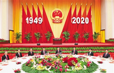 9月30日晚,国务院在北京人民大会堂举行国庆招待会,热烈庆祝中华人民共和国成立七十一周年。习近平、李克强、栗战书、汪洋、王沪宁、赵乐际、韩正、王岐山等党和国家领导人与中外人士欢聚一堂,共庆共和国华诞。 新华社记者 姚大伟 摄