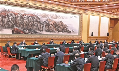 1月18日至20日,中共中央总书记、国家主席、中央军委主席习近平在北京、河北考察,并主持召开北京2022年冬奥会和冬残奥会筹办工作汇报会。这是20日上午,习近平在北京人民大会堂主持召开北京2022年冬奥会和冬残奥会筹办工作汇报会并发表重要讲话。 新华社记者 王晔 摄
