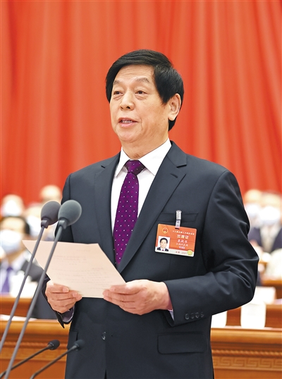3月5日,第十三届全国人民代表大会第四次会议在北京人民大会堂开幕。大会主席团常务主席、执行主席栗战书主持大会。新华社记者 鞠鹏 摄