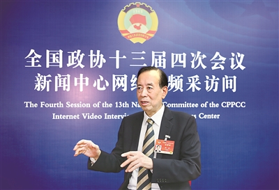 全国两会期间,创新与科技是最受关注的议题之一,代表委员们建言献策,为建设科技强国贡献智慧力量。全国政协委员郝跃建议,“十四五”期间我国科技创新既要有从“0”到“1”的突破,也要有从样品到产品的飞跃;既要加强基础科学领域创新发展,也要加大科技成果转化力度。新华社记者 刘开雄 摄