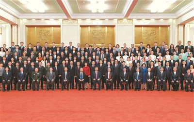 7月13日,党和国家领导人习近平、李克强、汪洋、王沪宁、赵乐际、韩正等在北京人民大会堂会见中国共产党成立100周年庆祝活动筹办工作有关方面代表。 新华社记者 殷博古 摄