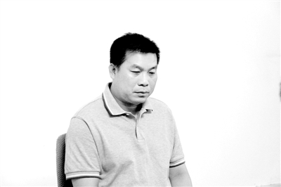 许成接受组织调查。南纪 摄