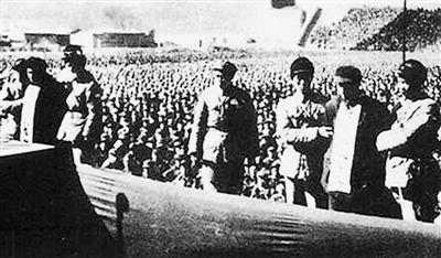 1950年底,全国大部分地方党组织都建立了纪委。图为1951年,“三反”“五反”运动中,河北公审刘青山、张子善