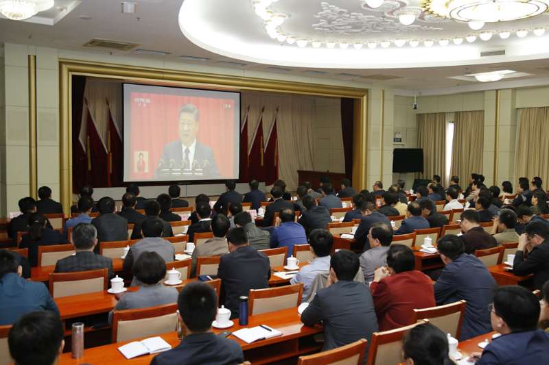 各地纪检干部认真收看十九大开幕会