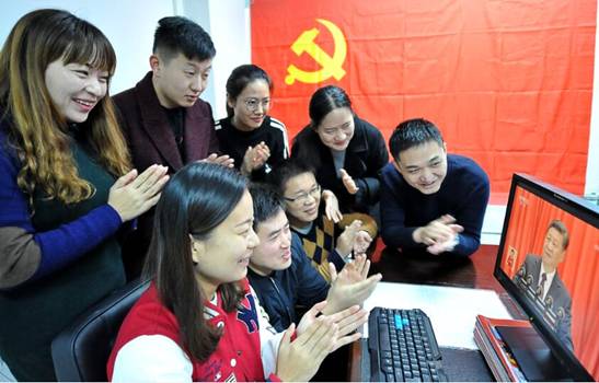 各地纪检干部认真收看十九大开幕会