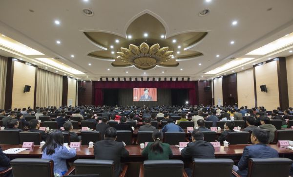 各地纪检干部认真收看十九大开幕会