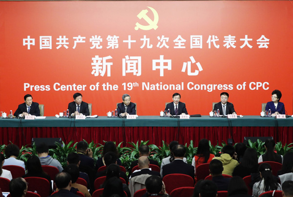 加快教育现代化办好人民满意的教育,在脱贫攻坚中发挥兜底保障作用,保持就业总体稳定,建立起世界上最大的社会保障安全网,坚持
