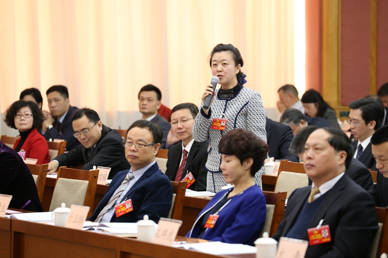 广州市十一届纪委二次全会上市纪委委员向参加“三述”活动的同级党委班子成员就落实全面从严治党主体责任进行现场提问