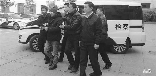 出逃贪官落网后忏悔：藏了17年，还是没躲过这一天