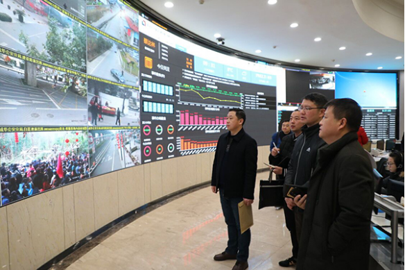 【纪检人·镜头】纠正"四风",节日"不打烊"