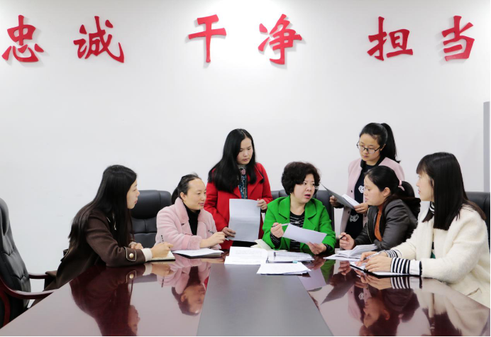 【纪检人·镜头】铿锵玫瑰 傲然绽放