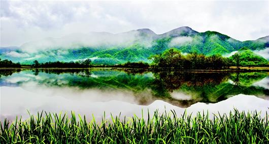 水秀山青宜为家(推进生态文明建设)