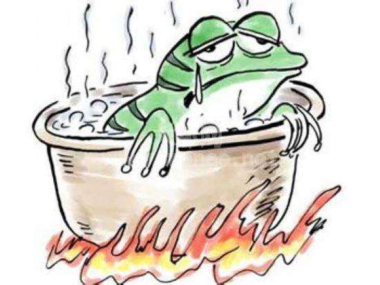 人民日报评论员文章：  坚持底线思维 增强忧患意识