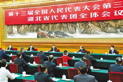 5月24日,中共中央总书记、国家主席、中央军委主席习近平参加十三届全国人大三次会议湖北代表团的审议。 新华社记者 黄敬文 摄