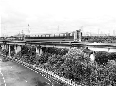 6月21日,由中车青岛四方机车车辆股份有限公司研制的时速600公里高速磁浮试验样车在磁浮试验线上成功试跑(无人机照片)。新华社发