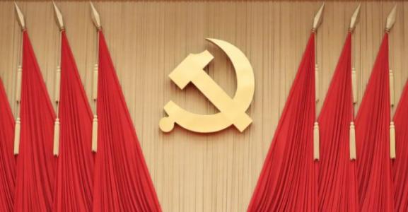 勇立潮头 奋勇搏击