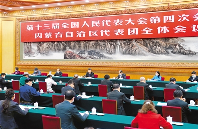 3月5日,中共中央总书记、国家主席、中央军委主席习近平参加十三届全国人大四次会议内蒙古代表团的审议。新华社记者 谢环驰 摄