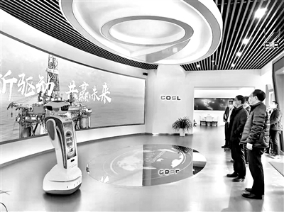 中国海洋石油集团有限公司纪检监察组坚守政治监督职能定位,加强对习近平总书记重要指示批示精神和党中央重大决策部署落实情况的监督检查。图为近日,中国海油纪检监察组对中海油服科技创新情况进行监督调研。何辽勤 摄中国海洋石油集团有限公司纪检监察组坚守政治监督职能定位,加强对习近平总书记重要指示批示精神和党中央重大决策部署落实情况的监督检查。图为近日,中国海油纪检监察组对中海油服科技创新情况进行监督调研。何辽勤 摄