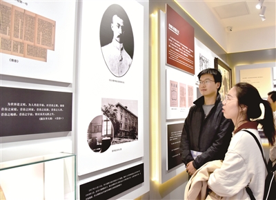群众在位于北京市西城区文华胡同的李大钊故居参观。 新华社记者 任超 摄